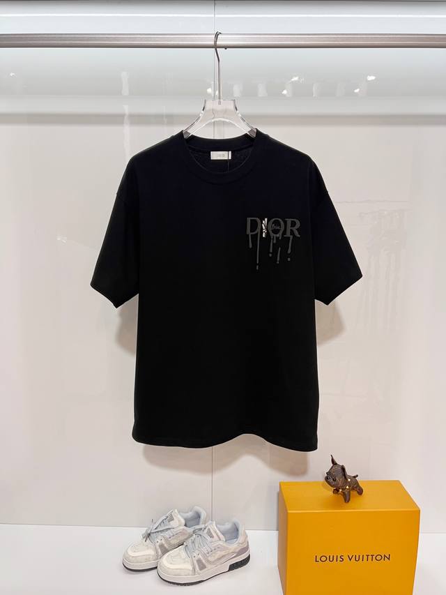 Dior 迪奥 高品质320克圆领短袖T恤 品牌经典 拼色凸起颗粒刺绣字母Logo 2025Ss官方同步 高版本 高品质 时尚个性 百搭潮流 纯原品质 原版面料