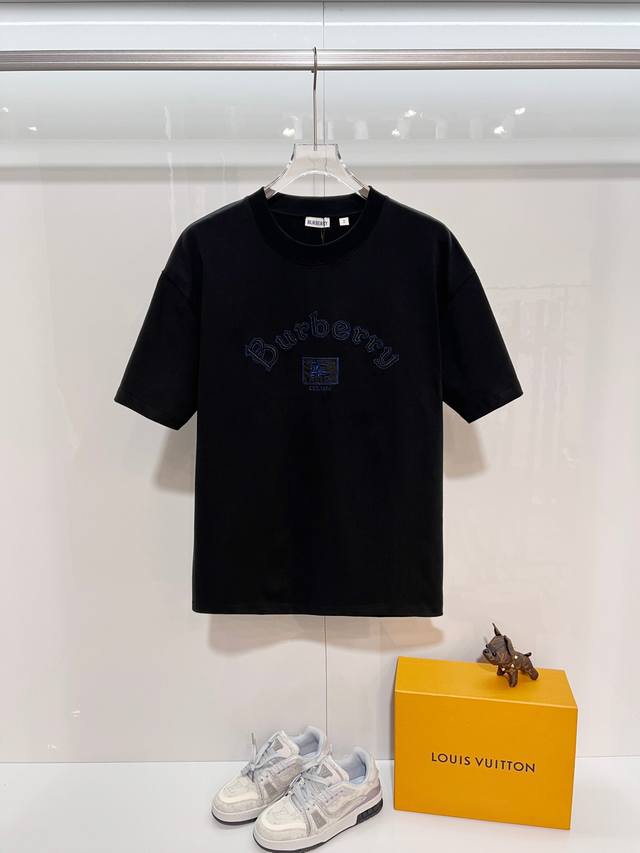 Burberry 巴宝莉 高品质320克圆领短袖T恤 品牌经典 刺绣1856战马字母Logo 2025Ss官方同步 高版本 高品质 时尚个性 百搭潮流 纯原品质