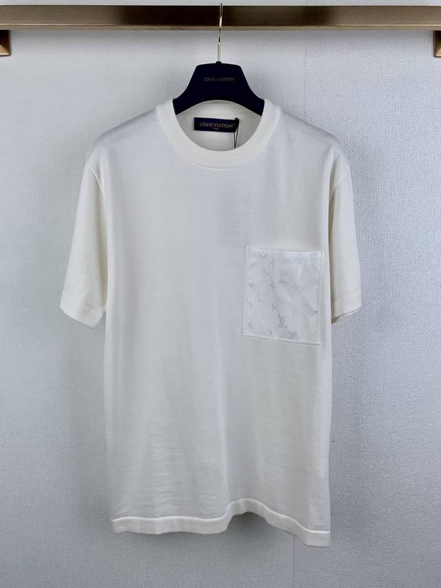 Louis Vuitton 路易 25Ss新款针织拼接提花梭织尼龙口袋短袖T恤 面料选用进口纯棉面料，细腻柔软 如同第二层肌肤般贴合，带来无与伦比的穿着体验 以