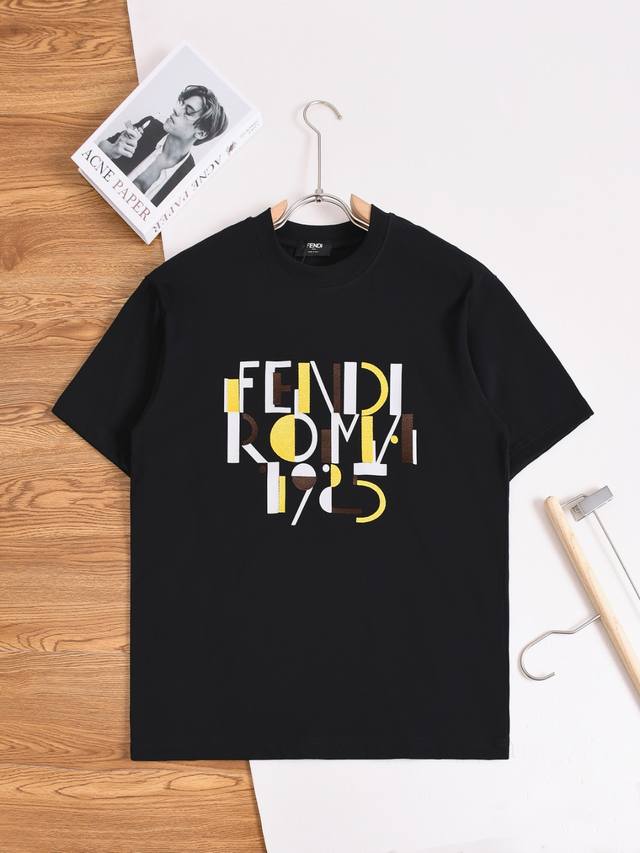 Fendi 芬迪 小怪兽 Fendi 双F 微宽版型S-Xl Fendi 26Ss早春新品专柜T台走秀款 胸前拼色胶印字母1985刺绣 短袖T恤，男女同款！短袖