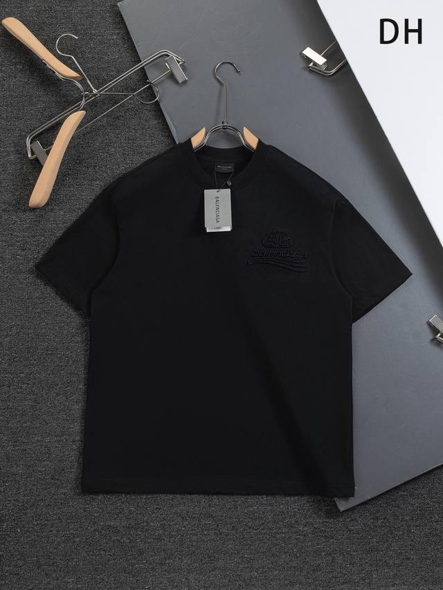 Balenciaga Balenciaga 巴黎世家 双Bb 微宽版型S-Xl 26Ss新春早品走秀热卖款 前后幅镂空双B波浪可乐字母刺绣Logo短袖T恤复古味