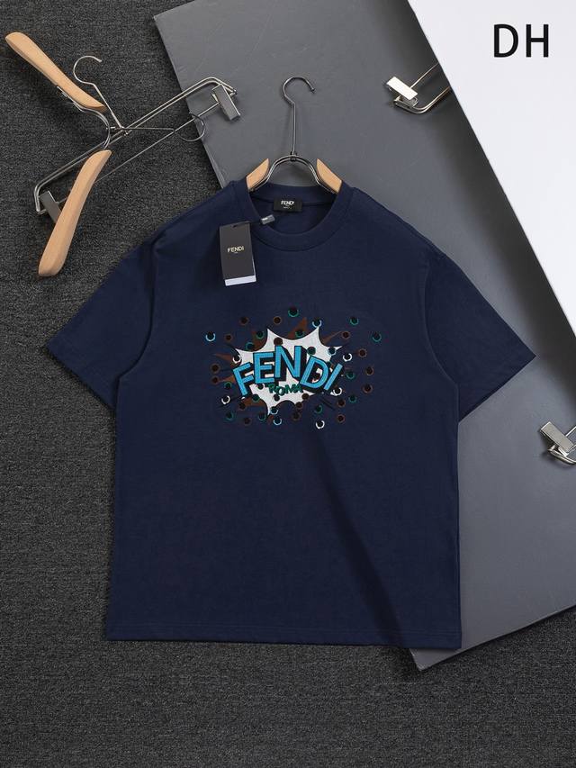 Fendi 芬迪 Fd 小怪兽 Fendi 双F 微宽版型S-Xl Fendi 26Ss早春新品专柜T台走秀款 胸前Fd字母双重爆孔刺绣大Logo 短袖T恤，男