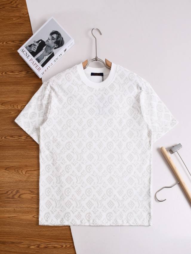 Louis Vuitton 路易威登 1V 驴家 Lv 微宽版型S-Xl Lv 26Ss新品专柜同步专柜上架 多重重工艺 满印提花老花字母Logo印花 圆领短袖