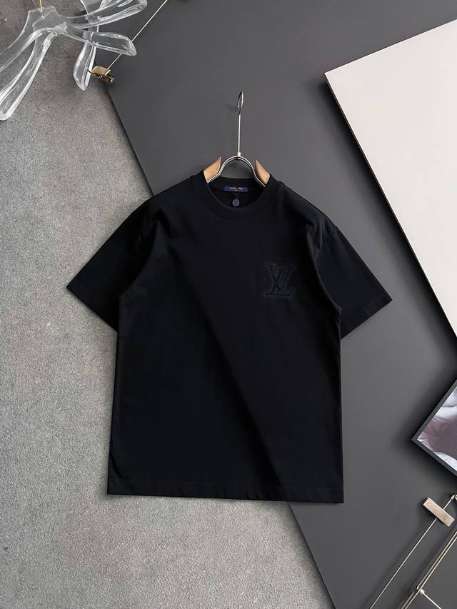 Louis Vuitton 路易威登 1V 驴家 Lv 微宽版型S-Xl Lv 26Ss新品专柜同步专柜上架 多重重工艺 胸口立体小标字母刺绣+后背多标四叶草刺