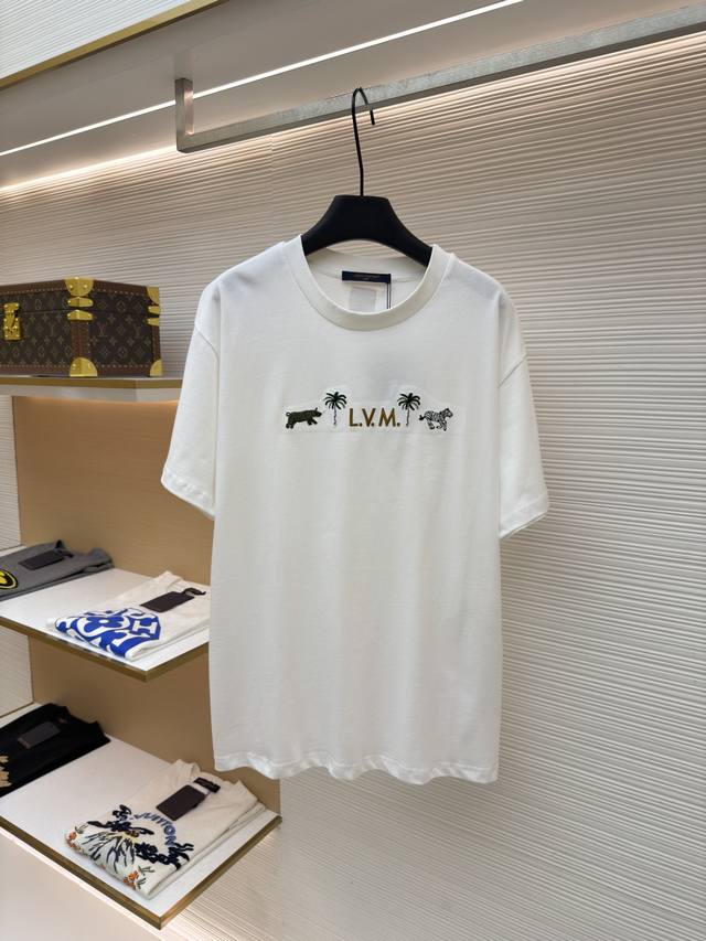 Louis Vuitton 动物刺绣短袖T恤 原版：9350购入开发 面料：全棉面料 工艺：刺绣制作 颜色：白色 版型：合身版型 克重：约 克 尺码：S-M-L