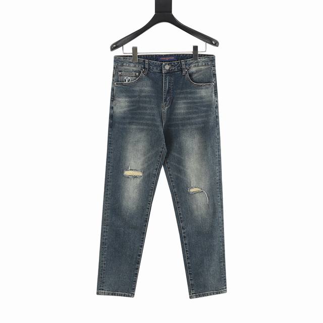 Louisvuitton 路易威登背后棋盘格口袋牛仔裤 今年为止做的最牛逼的牛仔裤，重度水洗工艺，暗藏玄机的细节非常多，这次主推的裤子无论是版型还是上身都太完美