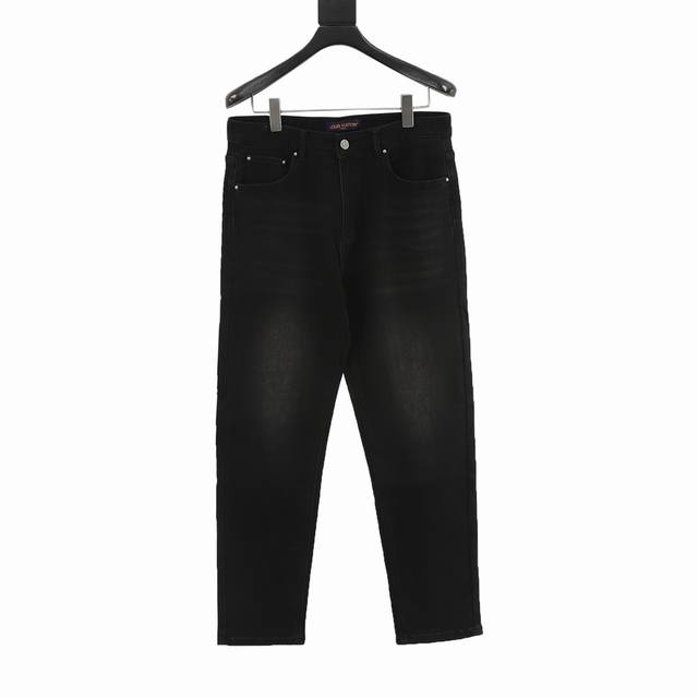 Louisvitton 路易威登 后袋老花彩色刺绣牛仔裤 今年为止做的最牛逼的牛仔裤，重度水洗工艺，暗藏玄机的细节非常多，这次主推的裤子无论是版型还是上身都太完