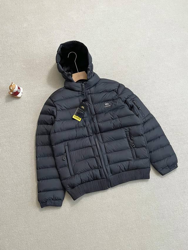 报单款号12264。 Kailas 凯乐石 秋冬户外休闲连帽可拆卸可保暖防风排骨棉服！ 采用高密度抗风面料，搭配立体清洁工艺，表面平整不易沾灰，日常打理超省心；