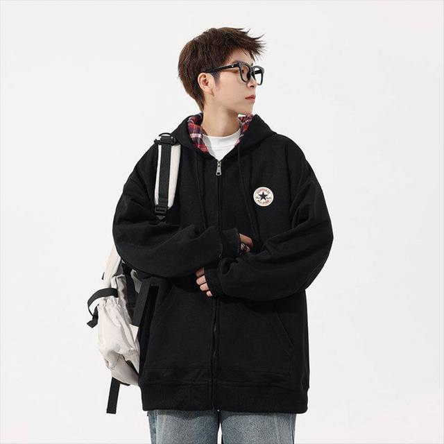 Converse 匡威 专柜新款内里双拼连帽开衫卫衣上衣外套，男女同款。 整件衣服采用里外双拼设计，内里花格子搭配纯色系，非常的小清新，胸前匡威贴标，简约百搭，