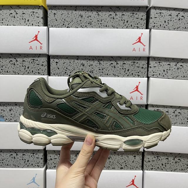 纯原 Asics Gel-Nyc 亚瑟士 透气网眼鞋面 配合部分合成革材质 采用全新Ahar+橡胶材质 更加耐磨 货号:1203A739-300 尺码:36 3