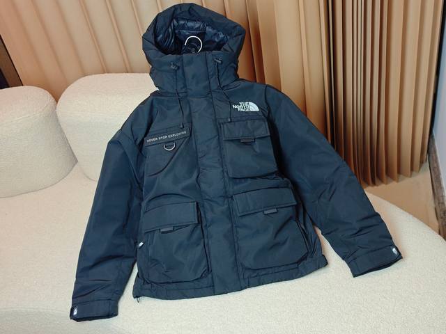 福利特价 黑色 The North Face 北面 工装口袋 连帽羽绒服 配色: 黑色。 尺码：Xs-Xxl。