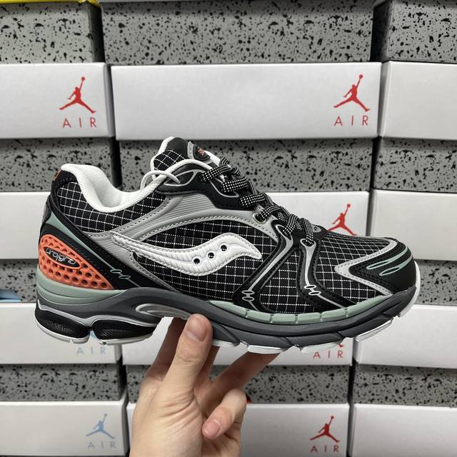 Yo 索康尼 Saucony pro Grid Omni9 系列运动慢跑鞋 S70937-1 尺码：36 37 37.5 38 38.5 39 40 40.5