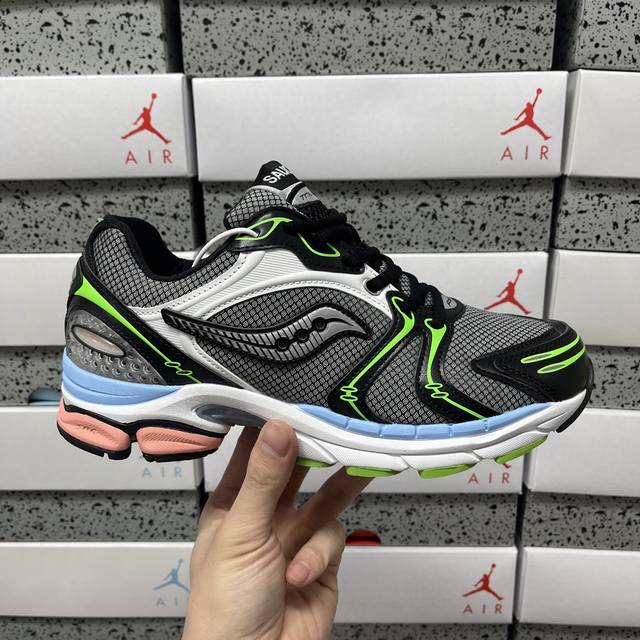 Yo 索康尼 Saucony pro Grid Omni9 系列运动慢跑鞋 S70744-6 尺码：36 37 37.5 38 38.5 39 40 40.5
