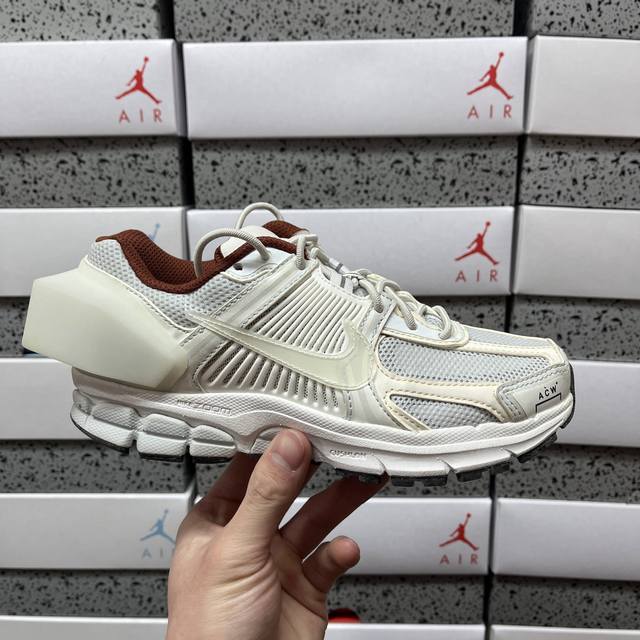Xc版 Nk Zoom Vomero 5 Sp 佛莫罗5代系列经典复古休闲运动慢跑鞋 At3152 100 #采用环保纤维革饰片组合网眼布鞋面材质 正确后跟Tp