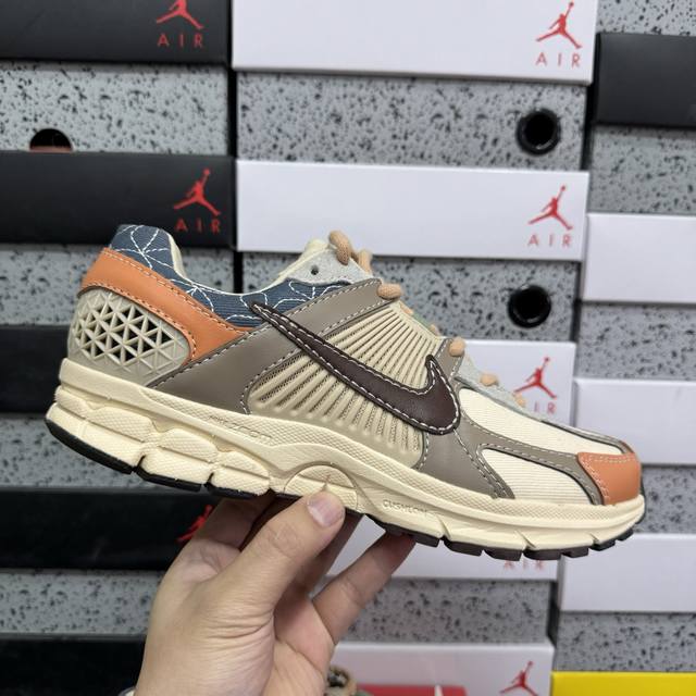 Xc版 Nk Zoom Vomero 5 Sp 佛莫罗5代系列经典复古休闲运动慢跑鞋 Fz5051 121 #采用环保纤维革饰片组合网眼布鞋面材质 正确后跟Tp