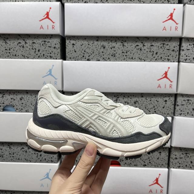 W Asics Gel-Nyc pre-School Heritage 灰色 1204A1#76-101 Size：24 25 26 27 28 29.5 30