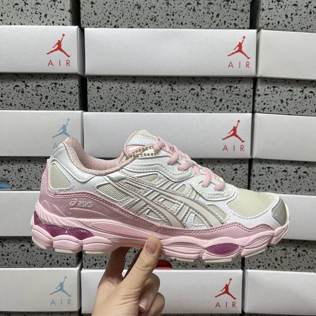 纯原 Asics Gel-Nyc 亚瑟士运动休闲透气专业跑鞋 1203A571 100 尺码：36 37 37.5 38 39 39.5 40 40.5 41.