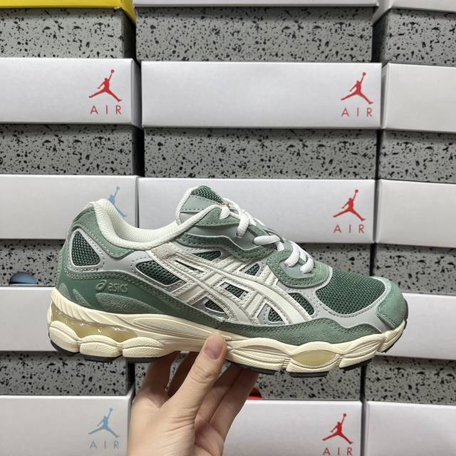 纯原 Asics Gel-Nyc 亚瑟士运动休闲透气专业跑鞋 1203A383 302 尺码：36 37 37.5 38 39 39.5 40 40.5 41.