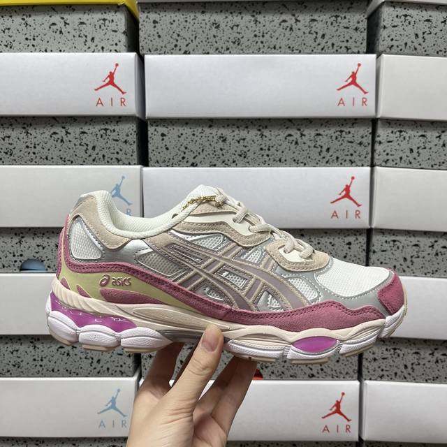 纯原 Asics Gel-Nyc 亚瑟士运动休闲透气专业跑鞋 1203A383 104 尺码：36 37 37.5 38 39 39.5 40 40.5 41.