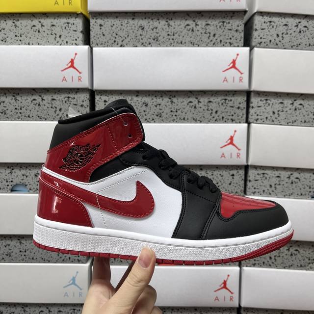 K Jordan Air Jordan 1 Mid 黑红白 Hv4091 006 尺码：36 36.5 37 38 38.5 39 40 40.5 41 42