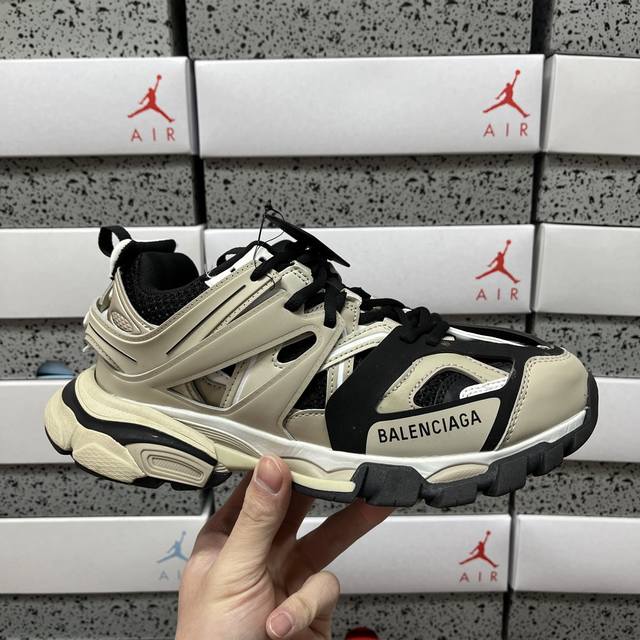 Good Balenciaga Track Sneaker Tess S.Gomma Res Bi Alv Tis Eff Nubuk Tis E 巴黎世家官方
