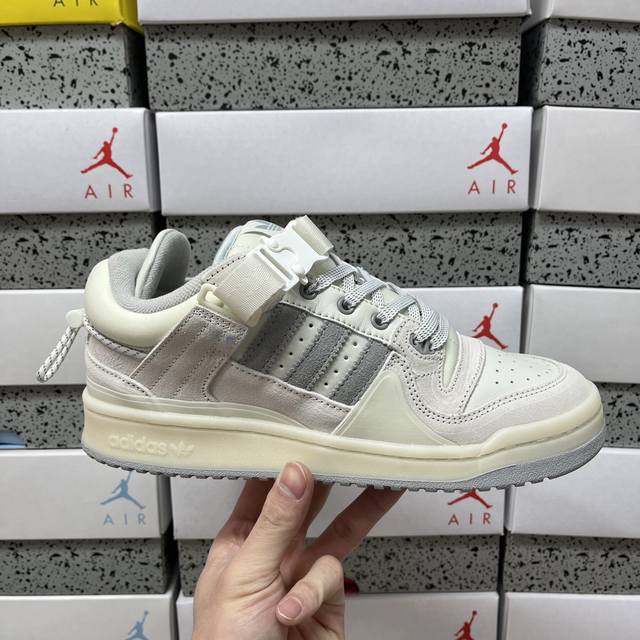 Y Bad Bunny X Adidas Forum Low 米白灰 Hq2153 尺码：36 36.5 37 38 38.5 39 40 40.5 41 42