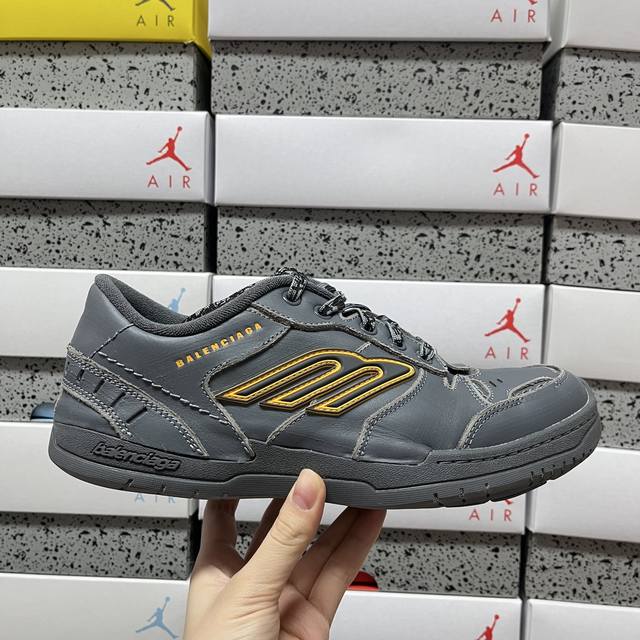 pk Balenciaga 巴黎世家十八代 Hamptons 手工做旧款 牛皮革 复古圆头系带低帮休闲鞋 Wcurb-1180 尺码：35 36 37 38 3