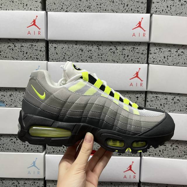 Kz Nike Air Max 95 复古减震气垫跑鞋 Hm4740 001 尺码：36 36.5 37.5 38 38.5 39 40 40.5 41 42