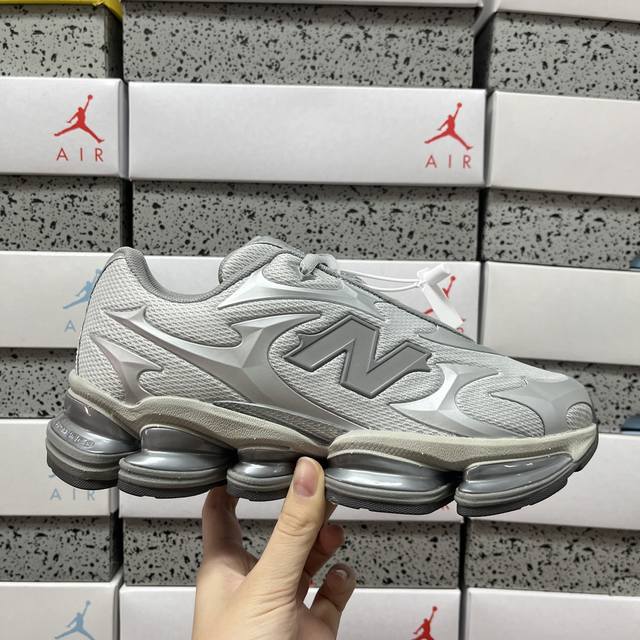 C New Balance Nb 2000 灰色 U20005Uw 尺码：36 36.5 37 38.5 39 40 40.5 41 42 42.5 43 44