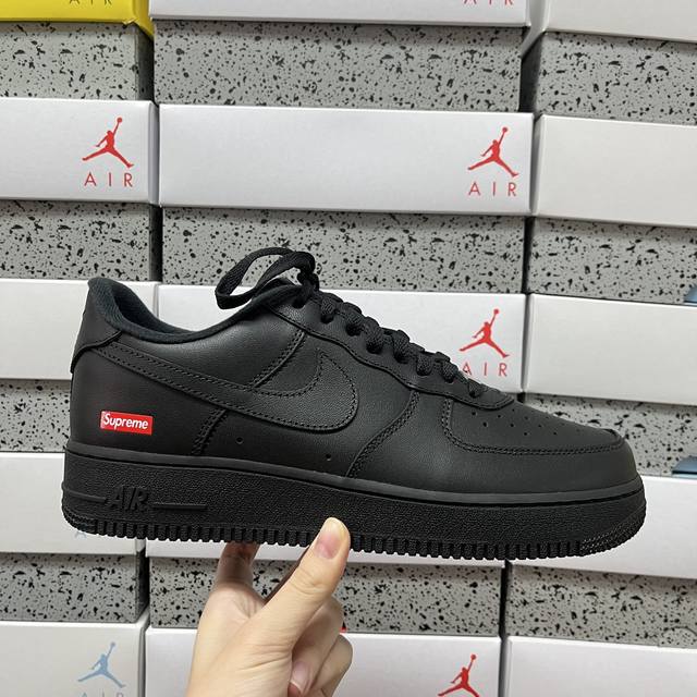 Max Supreme X Nike Air Force 1 黑色 Cu9225 001 尺码：35.5 36 36.5 37 37.5 38 38.5 39