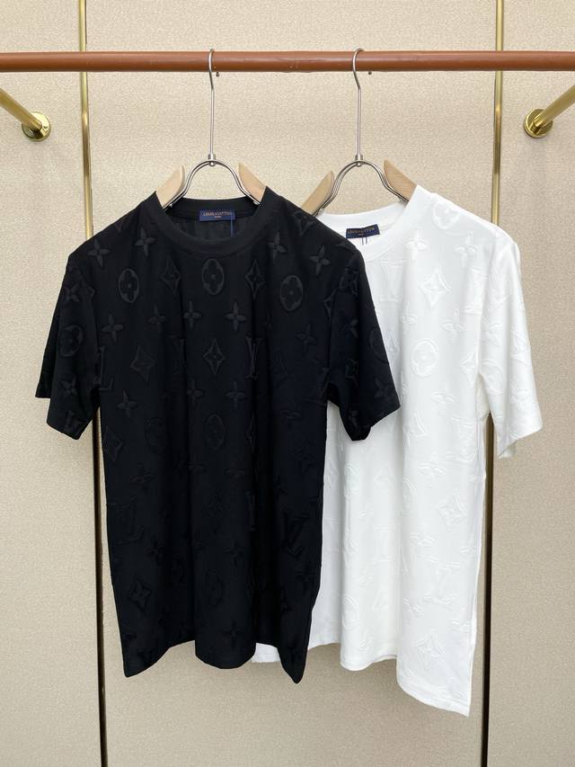 Louis Vuitton路易威登独家专供新款原单男士休闲短袖 高端定制 高端版本 时尚百搭爆款进口面料 手感超柔软细腻 穿着亲肤舒适 高端精品 代工厂p精细做