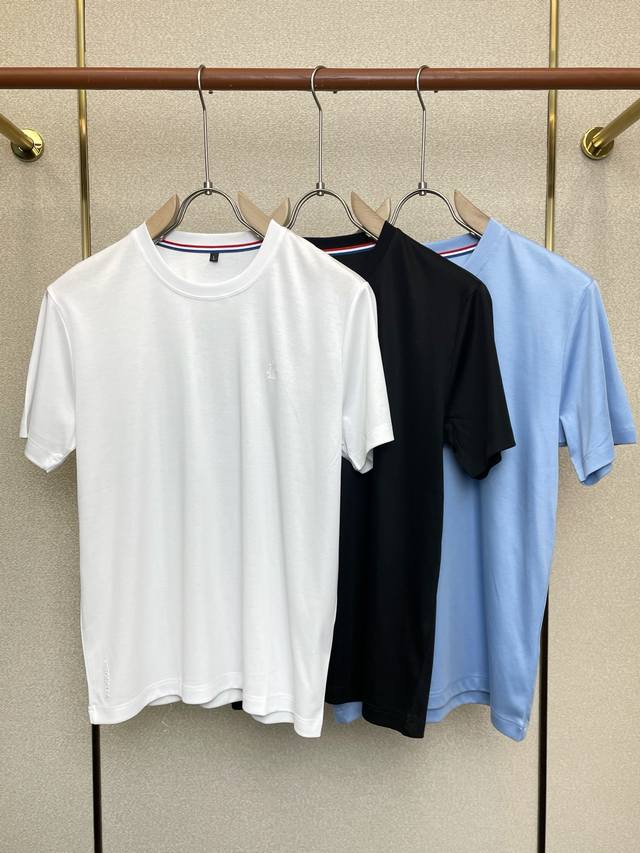 Moncler蒙口独家专供新款原单男士休闲短袖 高端定制 高端版本 时尚百搭爆款进口面料 手感超柔软细腻 穿着亲肤舒适 高端精品 代工厂p精细做工 上身非常赞