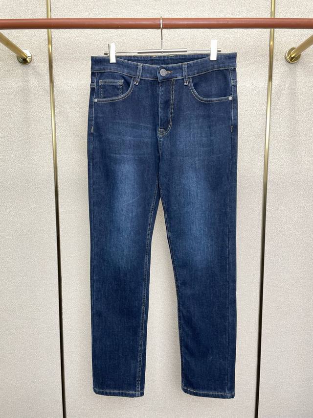 Armani阿玛尼加绒牛仔裤独家专供新款休闲牛仔裤高端版本 专柜定制面料 透气舒适度高，细节无可挑剔，品牌元素设计理念，体现高品质。手感细腻柔软！呈现休闲裁剪，