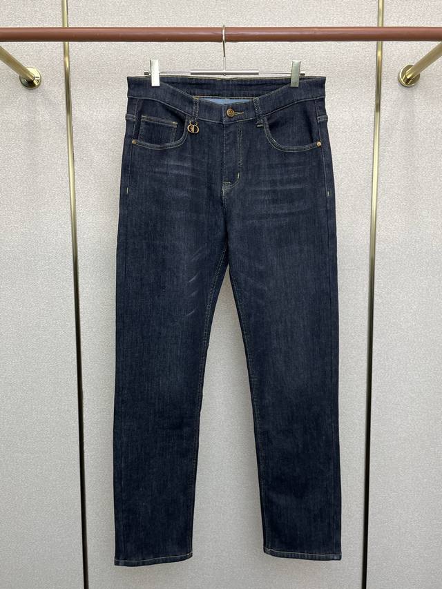 Dior迪奥加绒牛仔裤独家专供新款休闲牛仔裤高端版本 专柜定制面料 透气舒适度高，细节无可挑剔，品牌元素设计理念，体现高品质。手感细腻柔软！呈现休闲裁剪，上身版