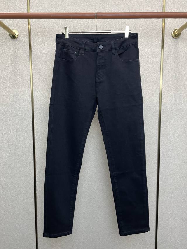 Saint Laurent圣罗兰磨毛牛仔裤独家专供新款休闲牛仔裤高端版本！专柜定制面料 透气舒适度高，细节无可挑剔，品牌元素设计理念，体现高品质。手感细腻柔软！