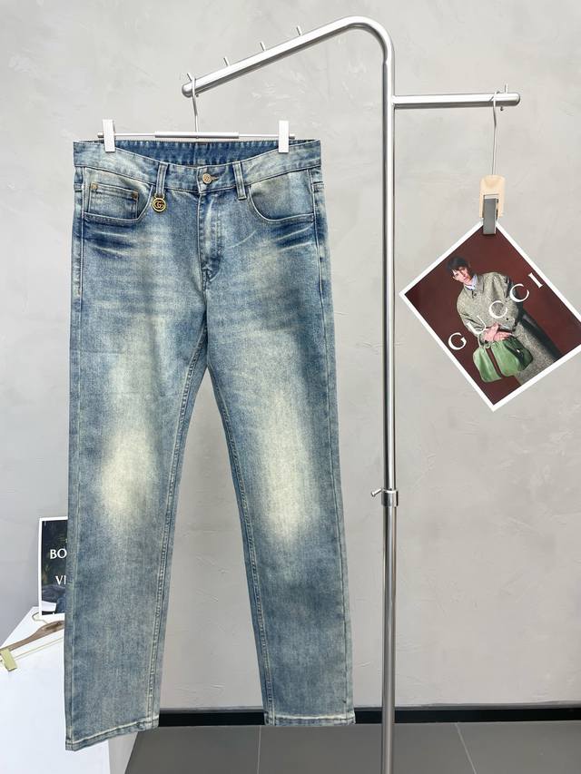Gucci古驰砸锅卖铁都要上的新款新款休闲牛仔裤高端版本 专柜定制面料 透气舒适度高，细节无可挑剔，品牌元素设计理念，体现高品质。手感细腻柔软！呈现休闲裁剪，上