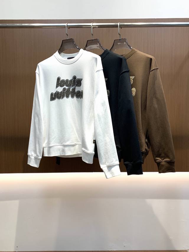 Lv 25Ss 新品 最新最顶级版本精美工艺圆领卫衣，最顶级的品质专柜原单套头衫，顶级制作工艺进口面料，专柜品质重工刺绣设计，采用进口高端订制面料，进口丝线手感