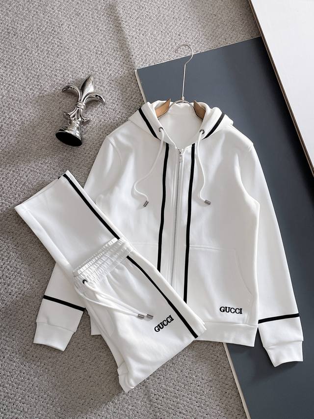 古奇 Gucci 2025全新爆款开衫套装 原单狠货倾注顶级设计师的精心之作 就为一个贴合、完美的上身效果 全天然优质加厚纯棉100%，贴身的舒适感 高贵典雅！