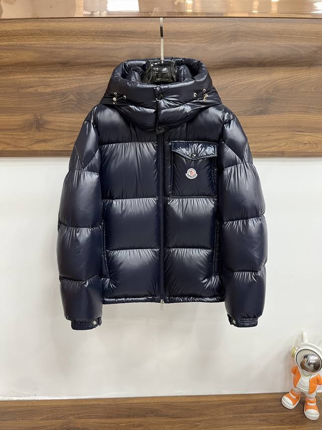 主推羽绒 Moncler 2025最新款时尚设计师款羽绒外套蒙口连帽羽绒服，冬季顶级轻奢羽绒服，帽可拆、爆款高端鹅绒版羽绒服，90#白鹅绒填充，处处细节显工艺足