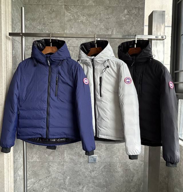 Canada Goose加拿大鹅 Lodge男士哑光连帽轻薄羽绒夹克 顶级版本 款号：5078M Lodge夹克采用 蓬松度的鸭绒 温暖防风 1：具有整洁地收纳