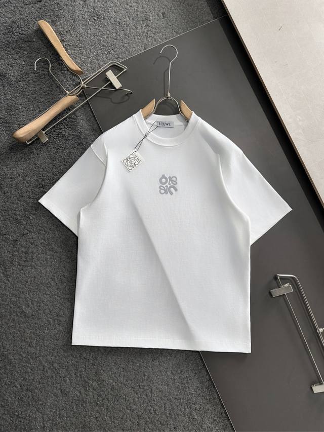 Low 2025Ss春夏最新款圆领时尚短袖T恤，官网同步，专柜纯棉面料！贴肤舒适，耐看又好穿，经典简约Logo设计，原厂工艺一丝不苟，型男必备单品 码数M-2X