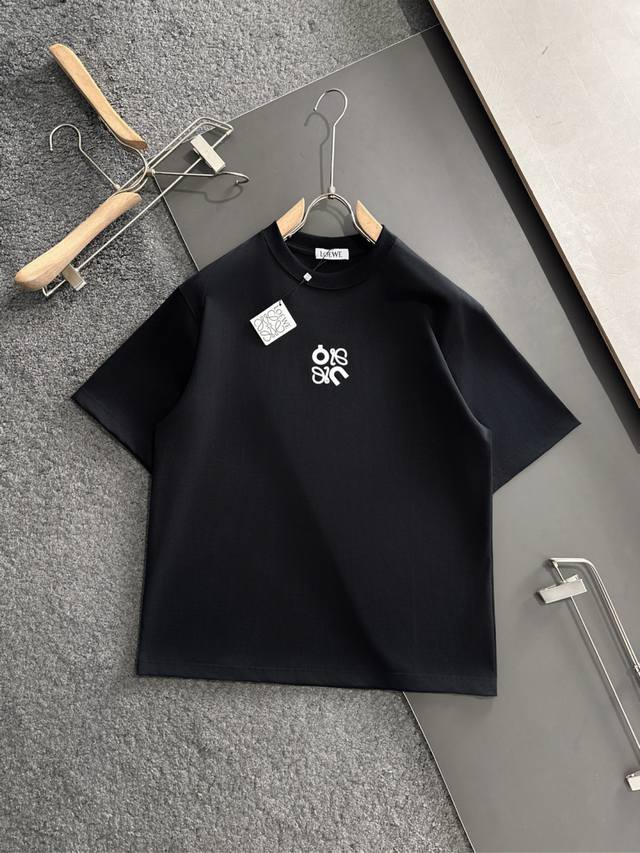 Low 2025Ss春夏最新款圆领时尚短袖T恤，官网同步，专柜纯棉面料！贴肤舒适，耐看又好穿，经典简约Logo设计，原厂工艺一丝不苟，型男必备单品 码数M-2X