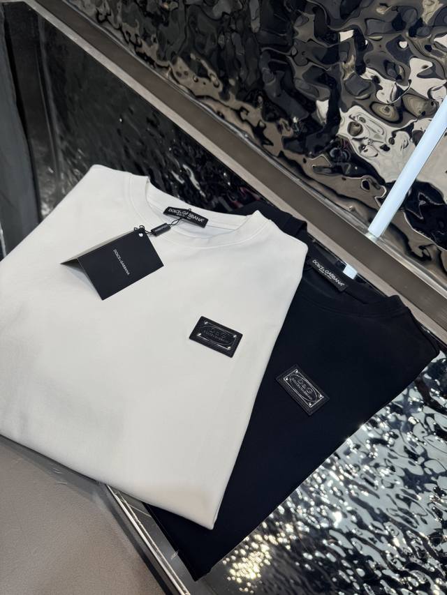 Dg 2026春夏短袖 舒弹冰感棉新款短袖T 版型：常规修身版型 面料优点：舒适 微弹 冰感 挺拔 不缩水 码数：M-4Xl 只有黑白灰宝兰浅兰有4Xl 码数推