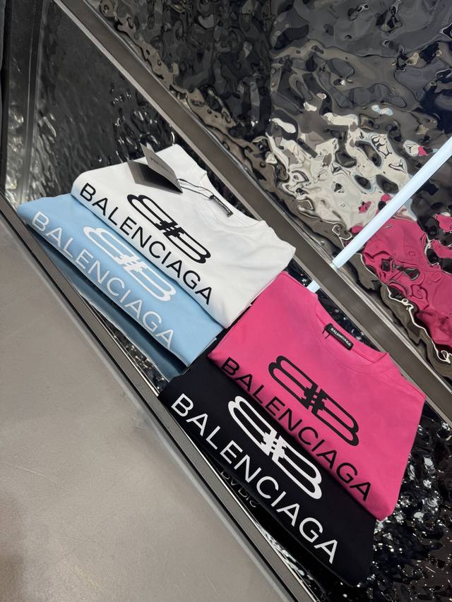 Balenciaga 2026春夏短袖 舒弹冰感棉新款短袖T 版型：常规修身版型 面料优点：舒适 微弹 冰感 挺拔 不缩水 码数：M-4Xl 只有黑白灰宝兰浅兰