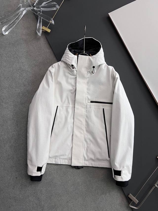 Zegn* 2025Fw秋冬新品 三合一灯芯绒连帽羽绒服，高端灯芯绒的主要原料以优质棉纤维棉混纺交织，以提升面料的性能。内胆配备羽绒服 更加了户外野外保暖性能更