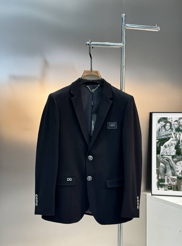 D&G杜嘉班-纳25S休闲西服外套精品推荐外贸公司订单！胸口精致原版皮牌.兜位精致Dg小五金镶嵌.高级感强！进口原版天眼布四面弹布料，笔挺垂感十足，整件衣服车工