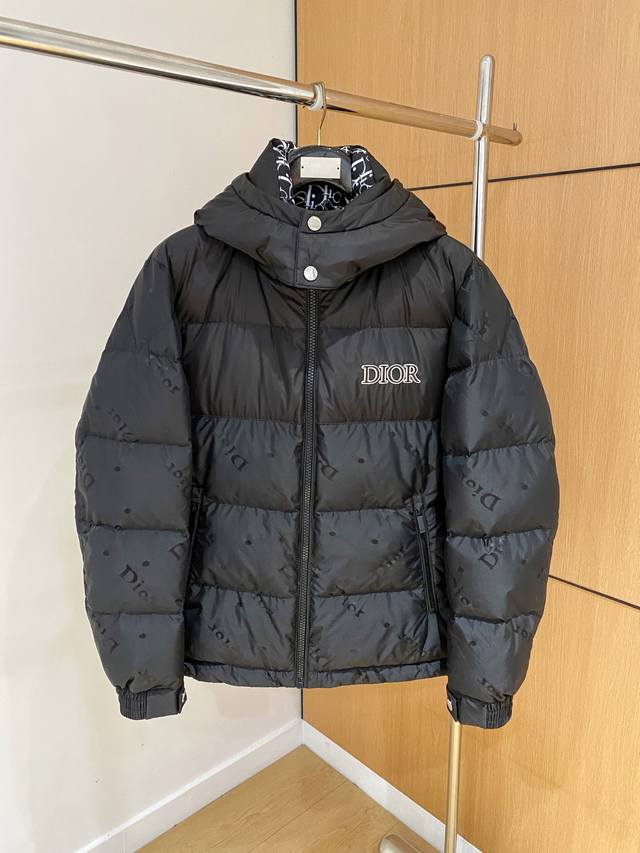 2025秋冬新款迪奥羽绒服原版1:1订制五金配件全进口原版定制 欢迎专柜对比 绝对的高品质 内里填充国标90白鸭绒 超柔软 充羽量蓬松饱满 超级重工 面料做工杠