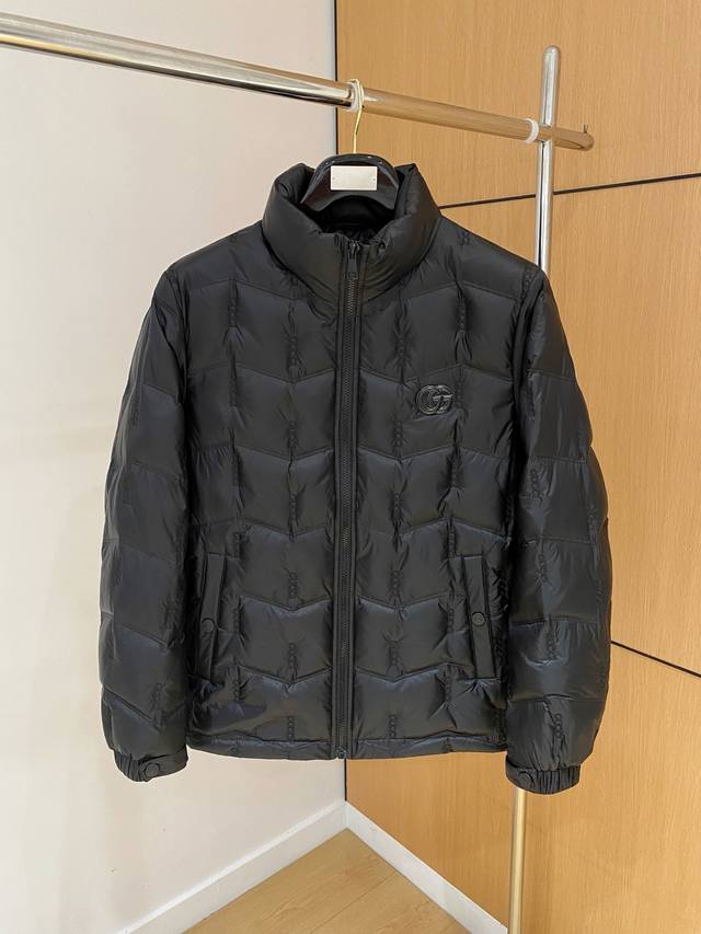 2025秋冬新款古驰羽绒服原版1:1订制五金配件全进口原版定制 欢迎专柜对比 绝对的高品质 采用顶级95白鸭绒 超柔软 充羽量蓬松饱满 超级重工 面料做工杠杠的