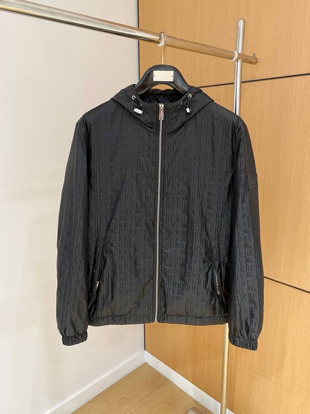 巴宝莉Bbr 2025秋冬新款薄棉夹克外套，原单狠货 意大利进口面料，欧洲专柜同步，上身更随意大方，提花设计，专柜原版五金奢华高档定制配饰新作！奢华品牌特质Lo