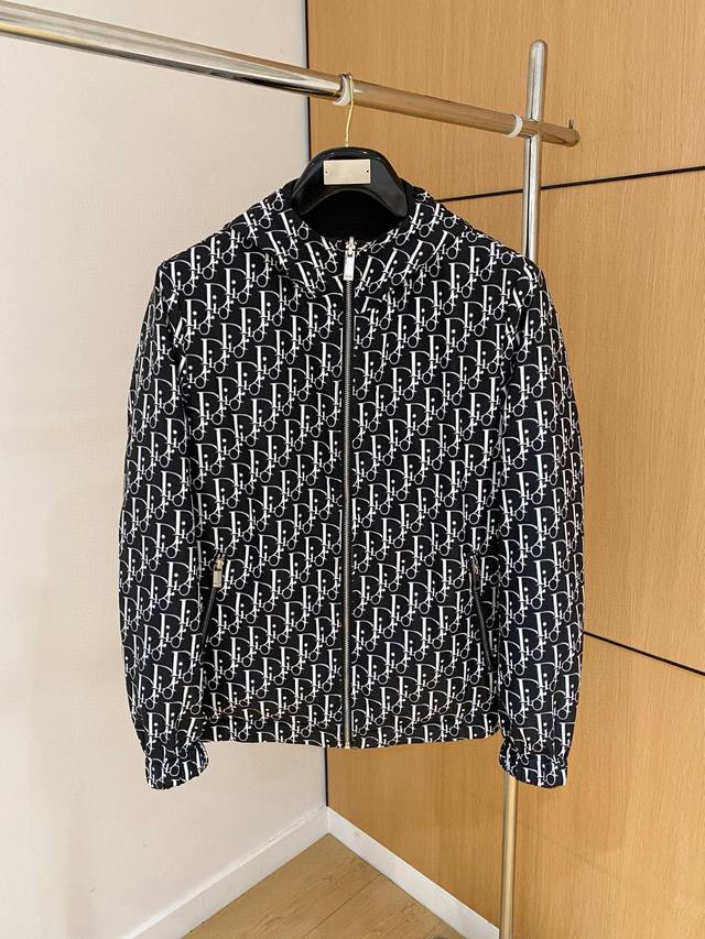 迪奥Dior 2025秋冬新款薄棉夹克外套双面穿，原单狠货 意大利进口面料，欧洲专柜同步，上身更随意大方，专柜原版五金奢华高档定制配饰新作！奢华品牌特质Logo